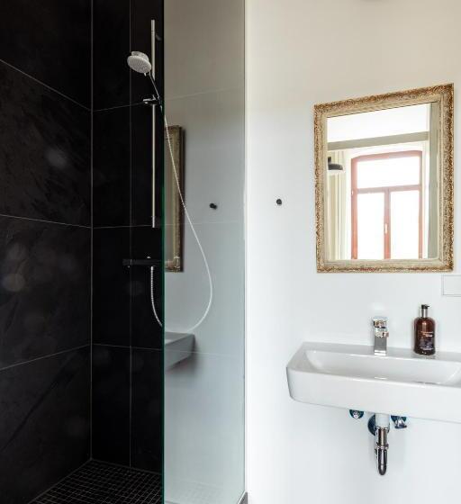 带大床的标准间, Künstlerzimmer Im Kulturhaus Häselburg