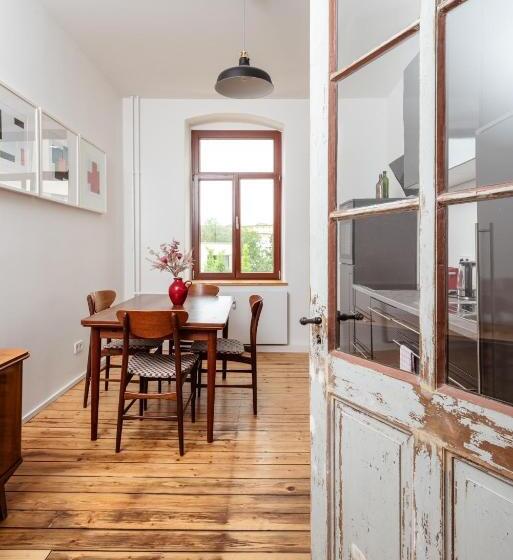 带大床的标准间, Künstlerzimmer Im Kulturhaus Häselburg