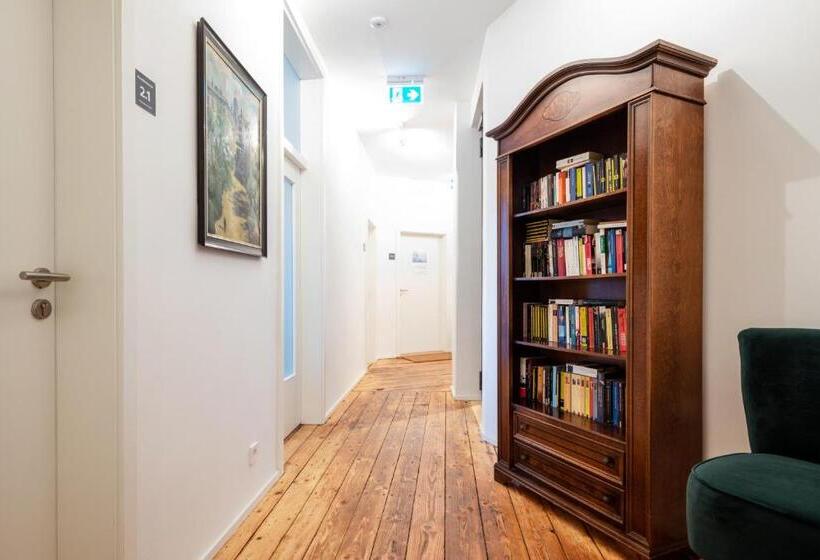 带大床的标准间, Künstlerzimmer Im Kulturhaus Häselburg