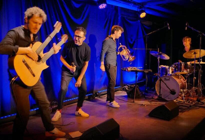 豪华套房, Künstlerzimmer Im Kulturhaus Häselburg