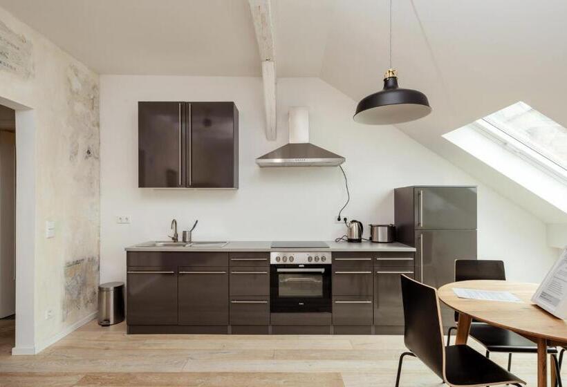 带大床的复式套间, Künstlerzimmer Im Kulturhaus Häselburg