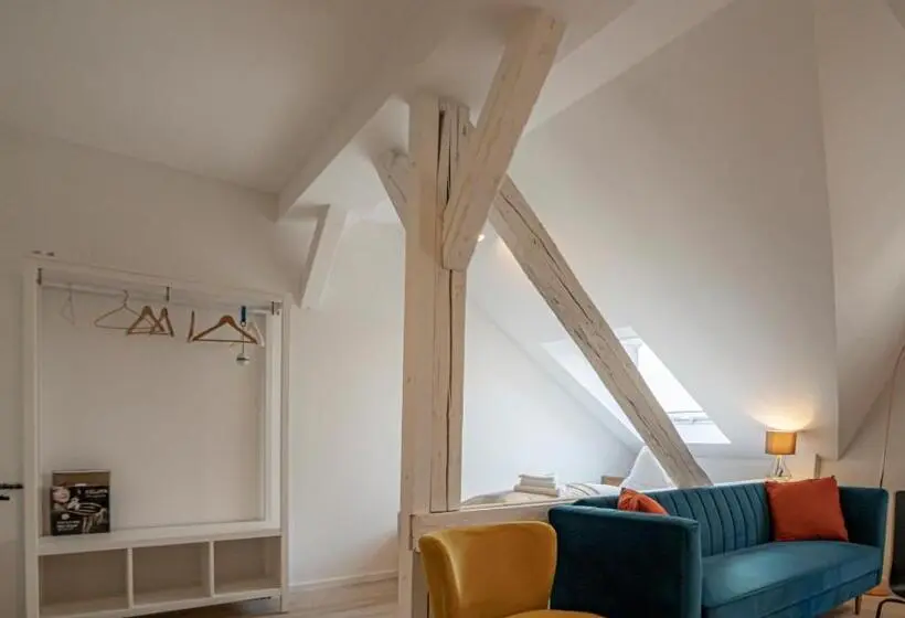 Deluxe Suite King Bed, Künstlerzimmer Im Kulturhaus Häselburg