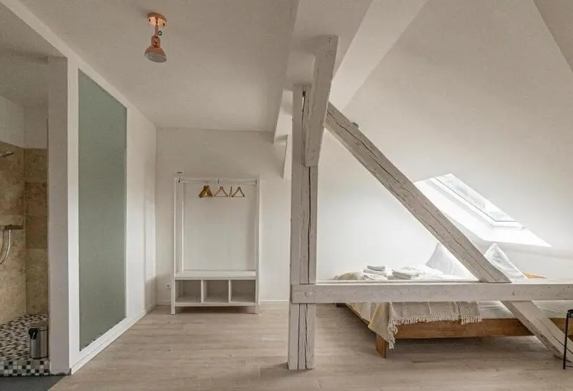 Deluxe Suite King Bed, Künstlerzimmer Im Kulturhaus Häselburg