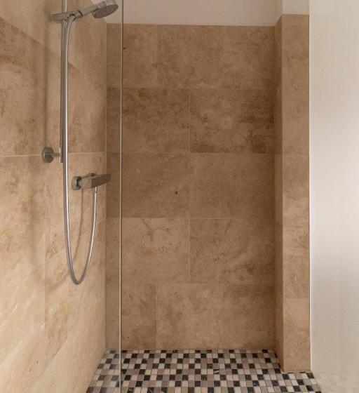 带大床的复式套间, Künstlerzimmer Im Kulturhaus Häselburg