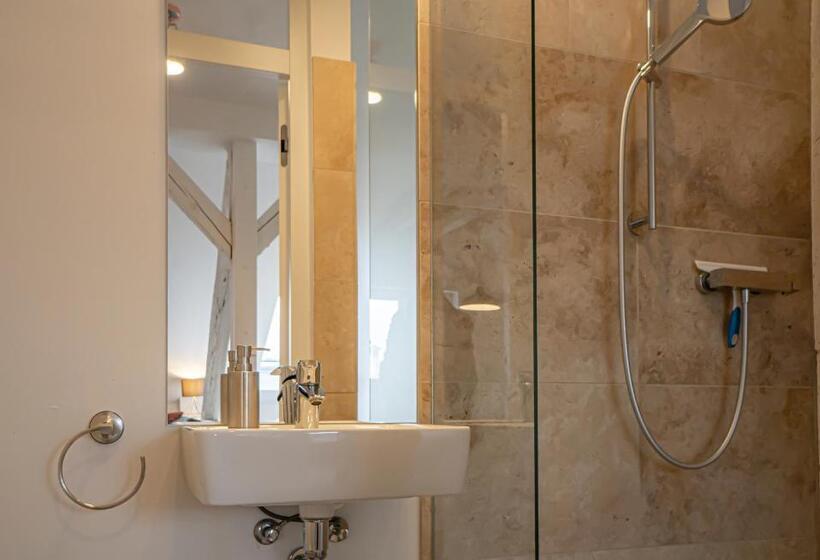 带大床的复式套间, Künstlerzimmer Im Kulturhaus Häselburg