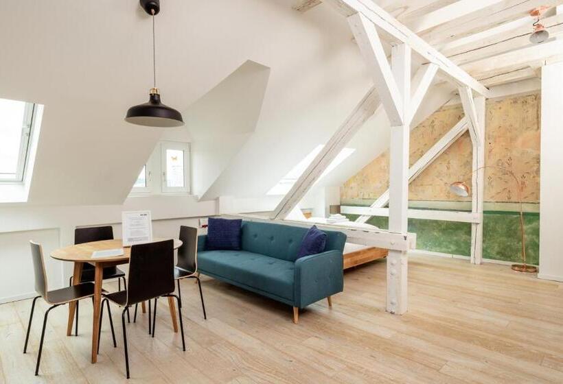 带大床的复式套间, Künstlerzimmer Im Kulturhaus Häselburg