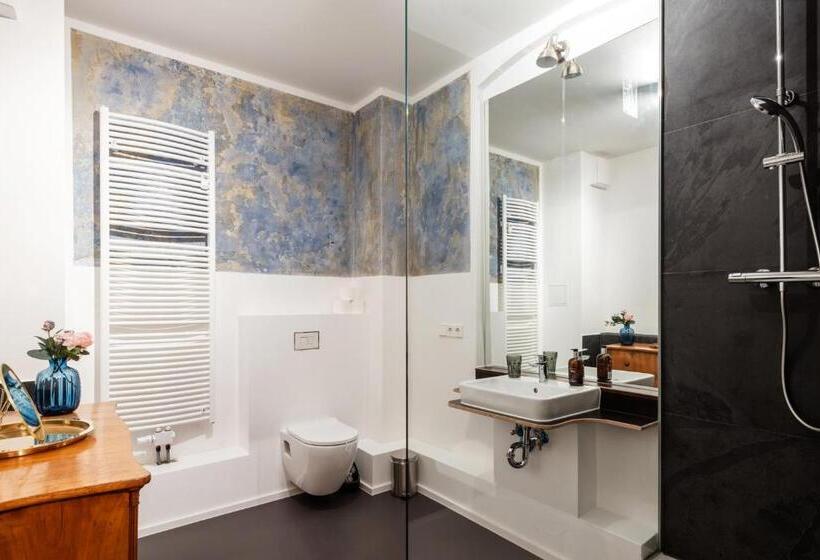 带共用浴室的标准房间, Künstlerzimmer Im Kulturhaus Häselburg