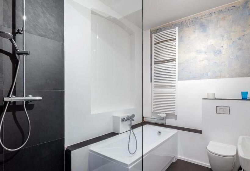 带共用浴室的标准房间, Künstlerzimmer Im Kulturhaus Häselburg