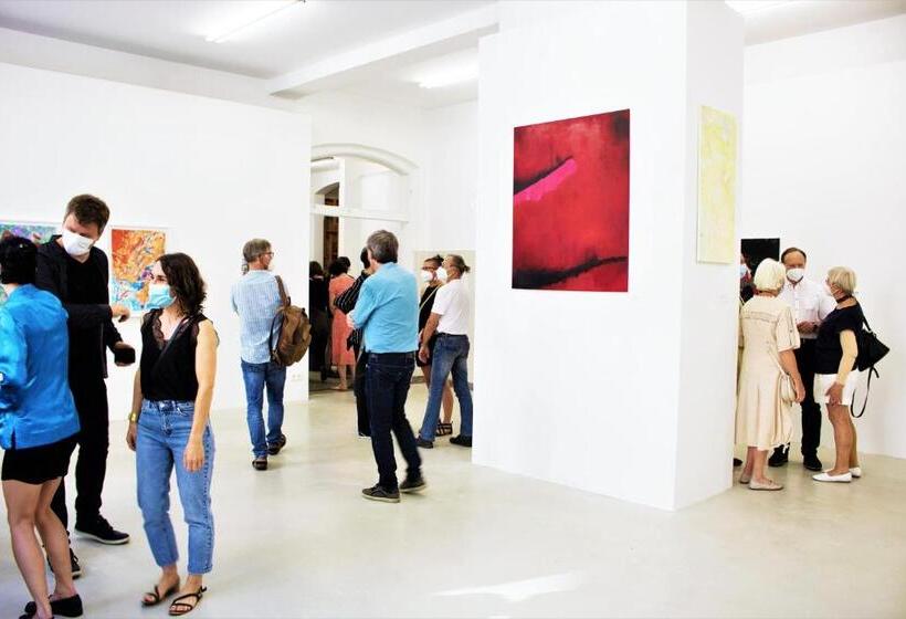 带大床的高级房间, Künstlerzimmer Im Kulturhaus Häselburg