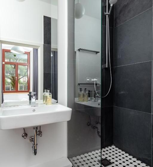 标准工作室, Künstlerzimmer Im Kulturhaus Häselburg