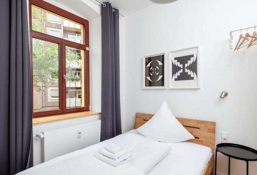 标准工作室, Künstlerzimmer Im Kulturhaus Häselburg