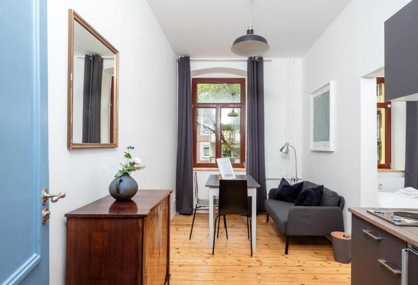 标准工作室, Künstlerzimmer Im Kulturhaus Häselburg