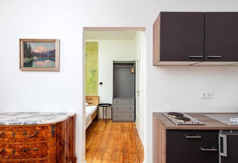 标准工作室, Künstlerzimmer Im Kulturhaus Häselburg