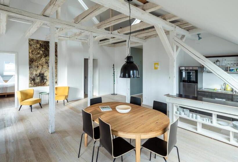 Люкс Повышенной Комфортности, Künstlerzimmer Im Kulturhaus Häselburg