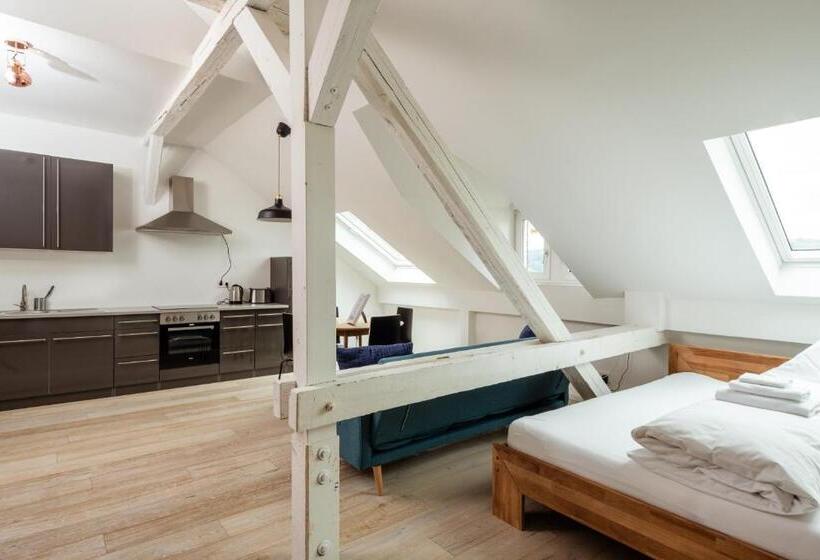 Люкс Deluxe Кровать Кинг, Künstlerzimmer Im Kulturhaus Häselburg