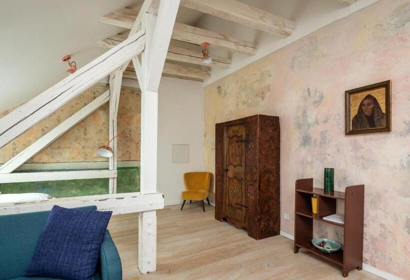 带大床的复式套间, Künstlerzimmer Im Kulturhaus Häselburg