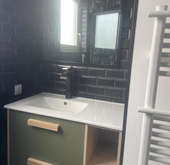 标准间, Lady Cosmopolite