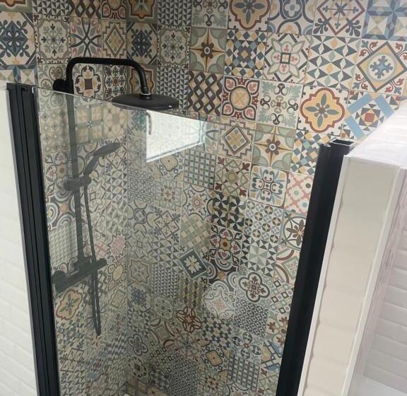 标准间, Lady Cosmopolite