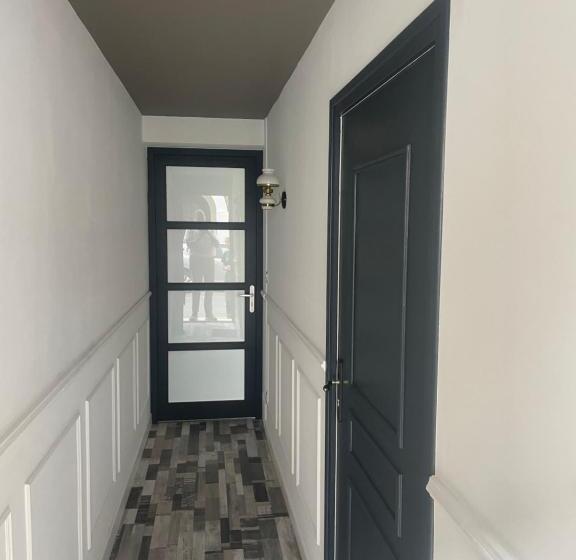 标准间, Lady Cosmopolite