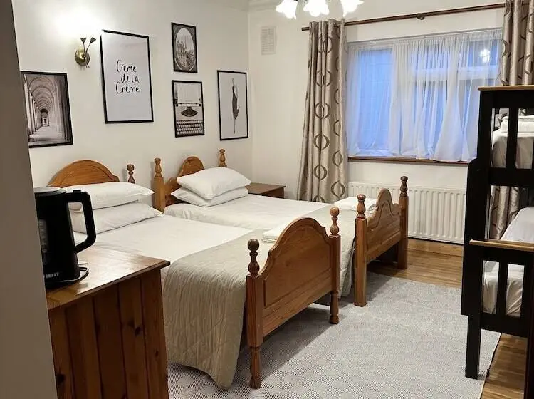 اتاق خانوادگی, Malahide Guest Rooms