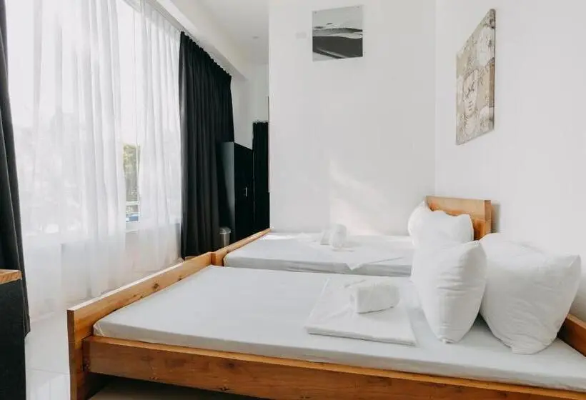 Deluxe Kolmen Hengen Huone, The Marc Vannelli Oslob