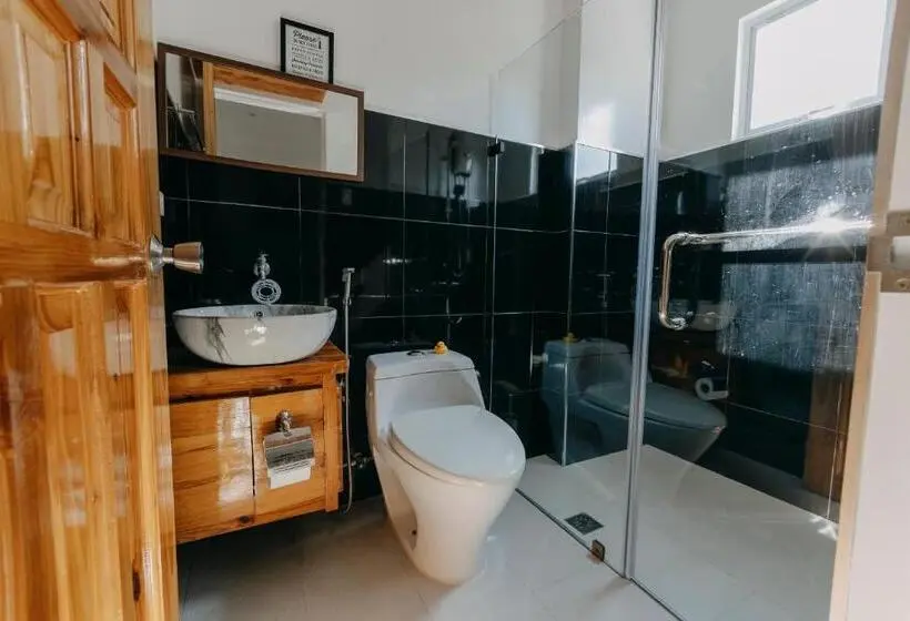 Deluxe Kolmen Hengen Huone, The Marc Vannelli Oslob