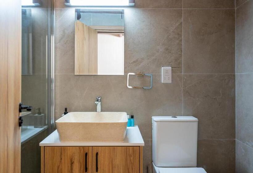 패밀리 스위트, Stone Court Boutique Studios