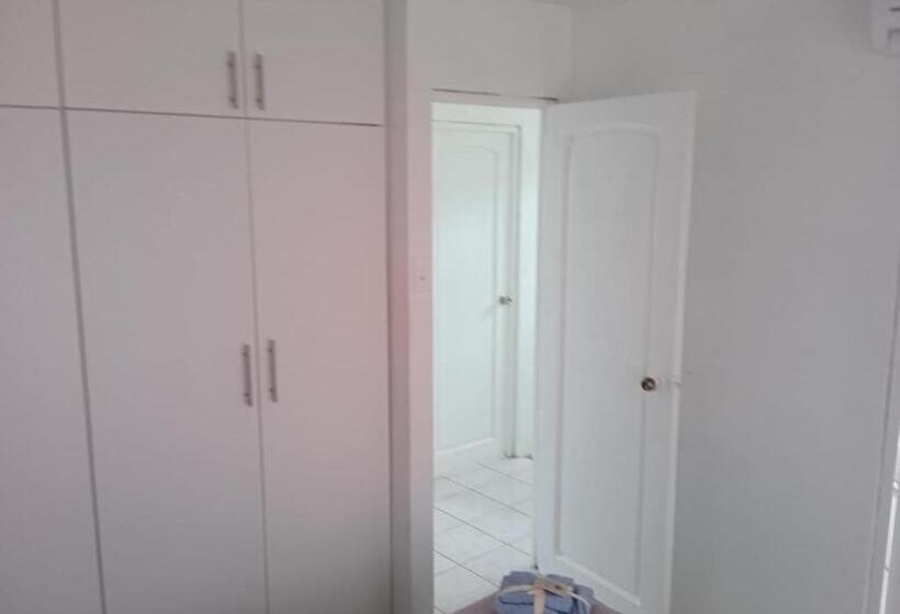 דירת חדר, Villa Mivana