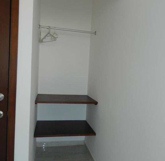 سوئیت با بالکن, Acl Suites