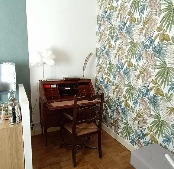 Perhehuone Puutarhanäkymä, La Fontaine Du Mas
