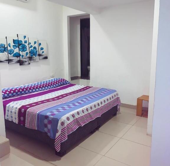 חדר משפחתי, Iguana Palma