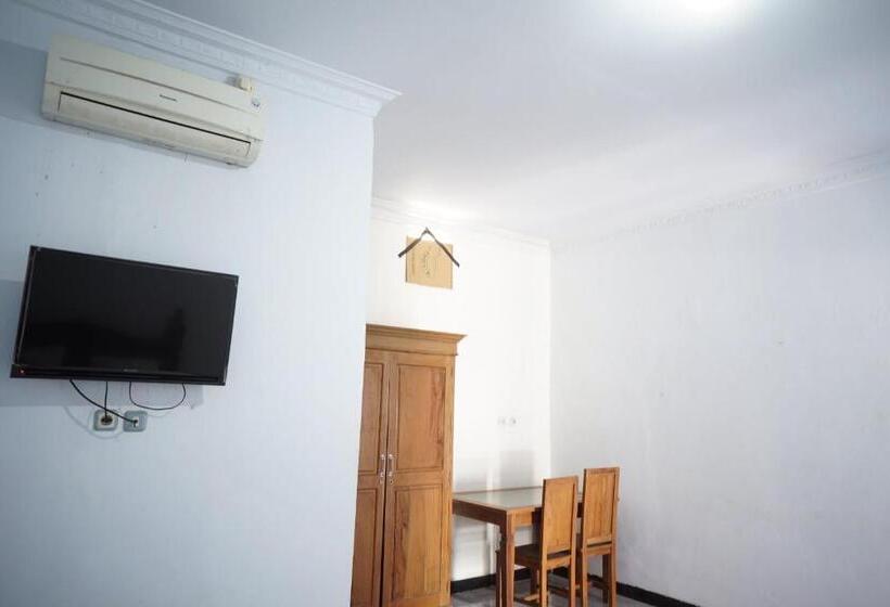 חדר דלוקס, Oyo Life 92886 Rumah Nyaman Radhika 2 Syariah