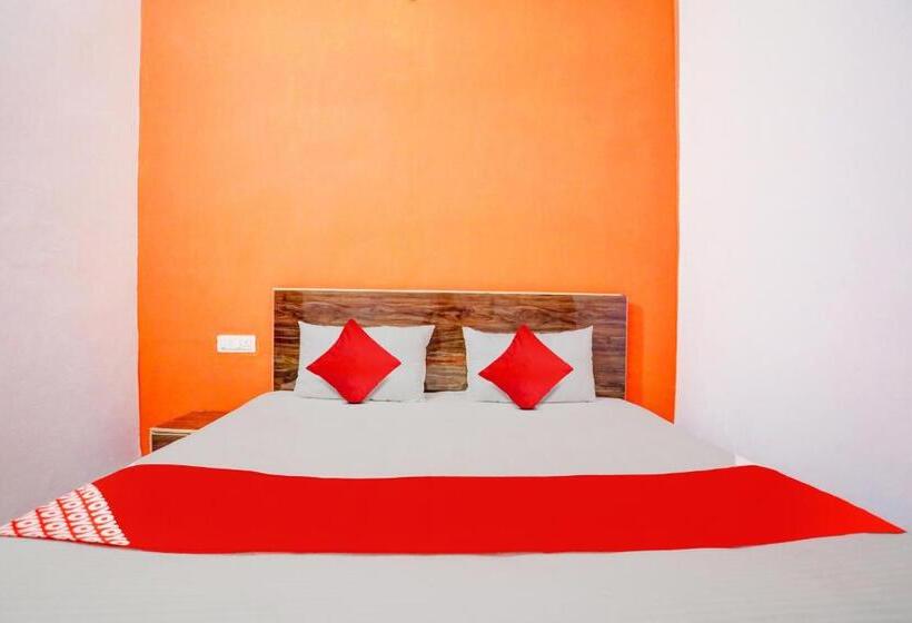 트리플 클래식 룸, Oyo Flagship Hotel Bhagirathi