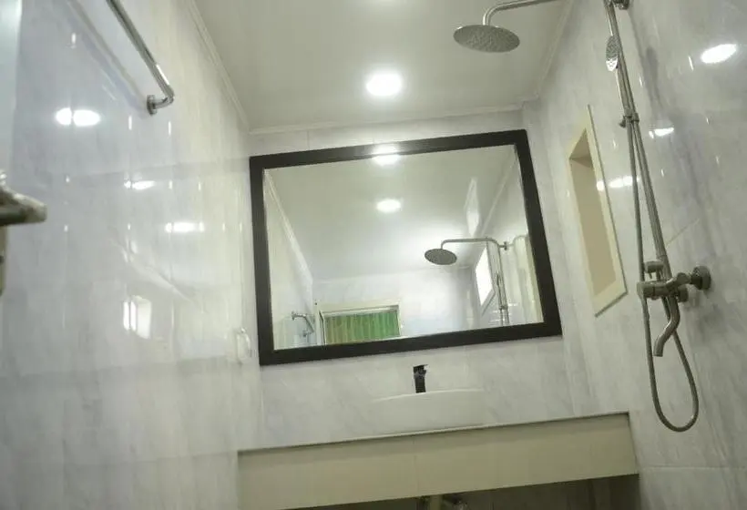 اتاق لوکس, Isle Inn Guesthouse