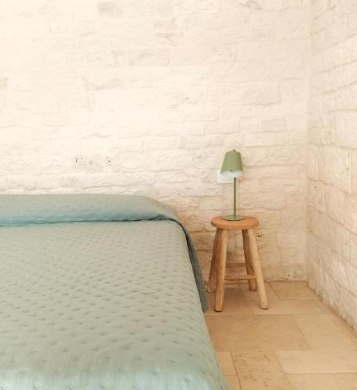اتاق استاندارد با وان آب گرم, Nostos Trulli