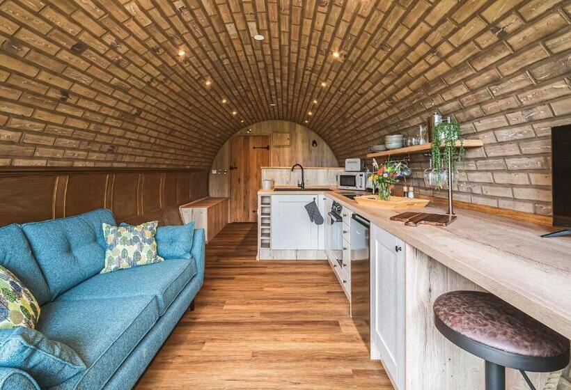 침실 1개 주택, Luckington Burrows