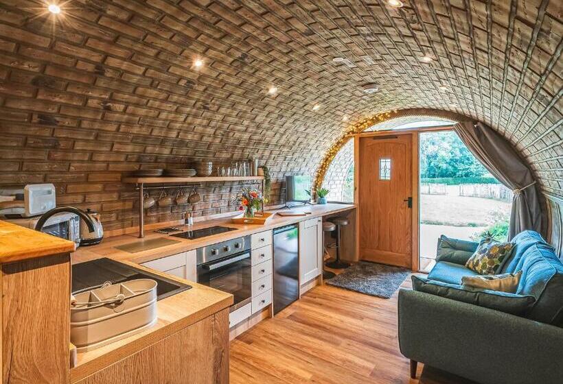 침실 1개 주택, Luckington Burrows