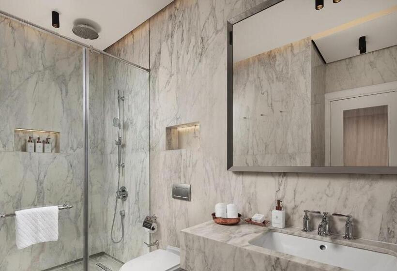 מיטת קינג בסוויטה, Sanasaryan Han, A Luxury Collection Hotel, Istanbul