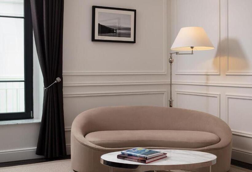 מיטת קינג בסוויטה, Sanasaryan Han, A Luxury Collection Hotel, Istanbul