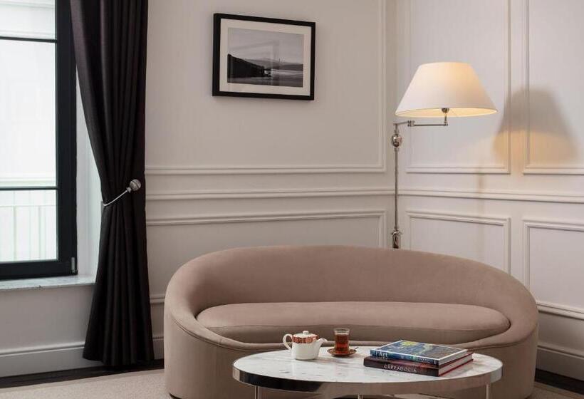 מיטת קינג בסוויטה, Sanasaryan Han, A Luxury Collection Hotel, Istanbul