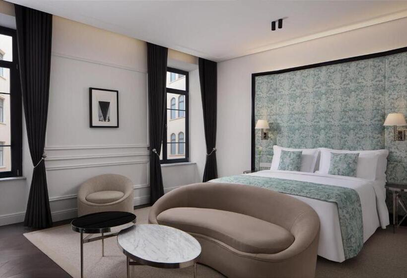מיטת קינג בסוויטה, Sanasaryan Han, A Luxury Collection Hotel, Istanbul