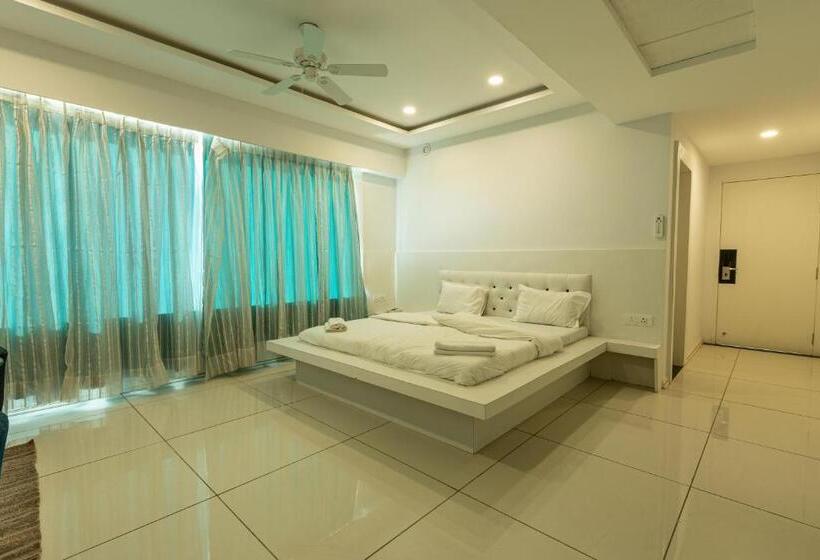 Номер Deluxe, The Grand Monarch Hotel, Ujjain