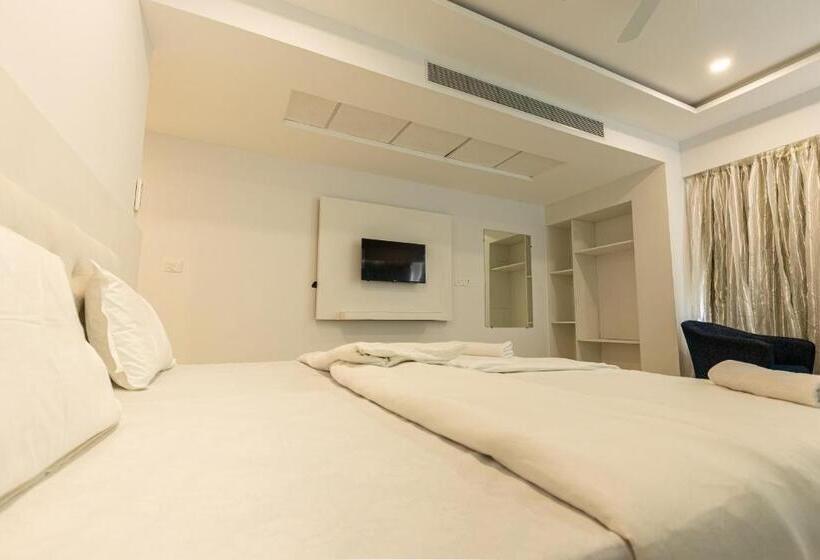 Номер Deluxe, The Grand Monarch Hotel, Ujjain