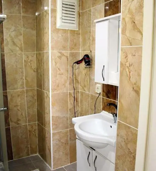 Standard Neljän Hengen Huone Jaettu Kylpyhuone, Avist Hotel Avcılar