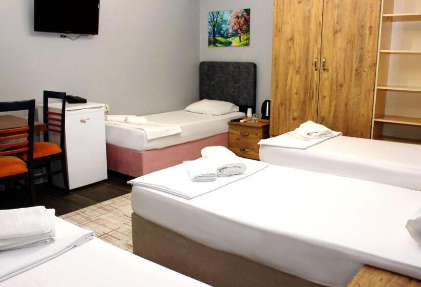 חדר סטנדרטי לארבעה עם חדר אמבטיה משותף, Avist Hotel Avcılar