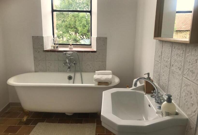 Номер Deluxe, Le Saint Leonard