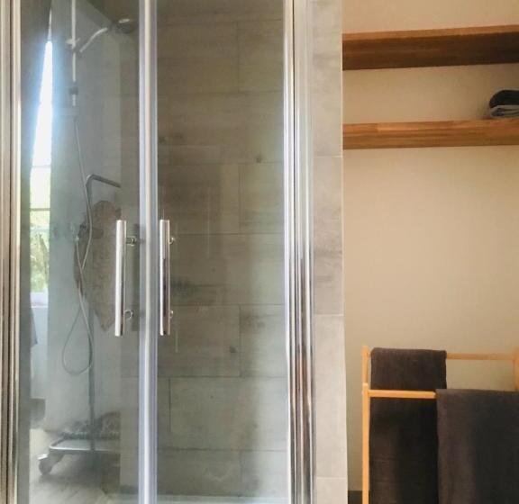 Номер Стандарт Вид на Сад, Le Saint Leonard