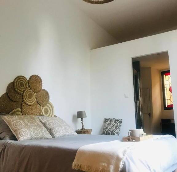 Номер Стандарт Вид на Сад, Le Saint Leonard