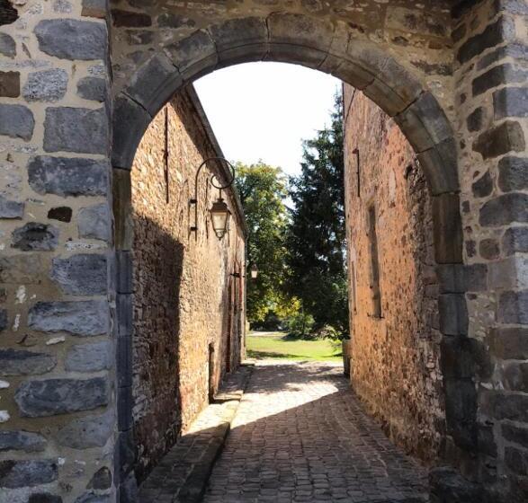 Номер Стандарт Вид на Сад, Le Saint Leonard