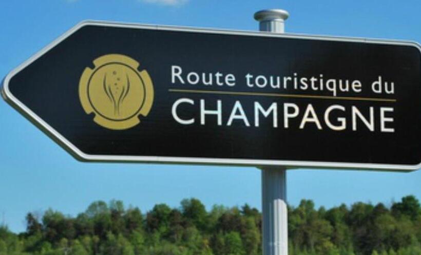 Номер Стандарт Вид на Сад, Le Saint Leonard